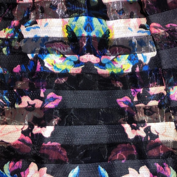 Pull on skirt with pockets! - Picture 2 of 4